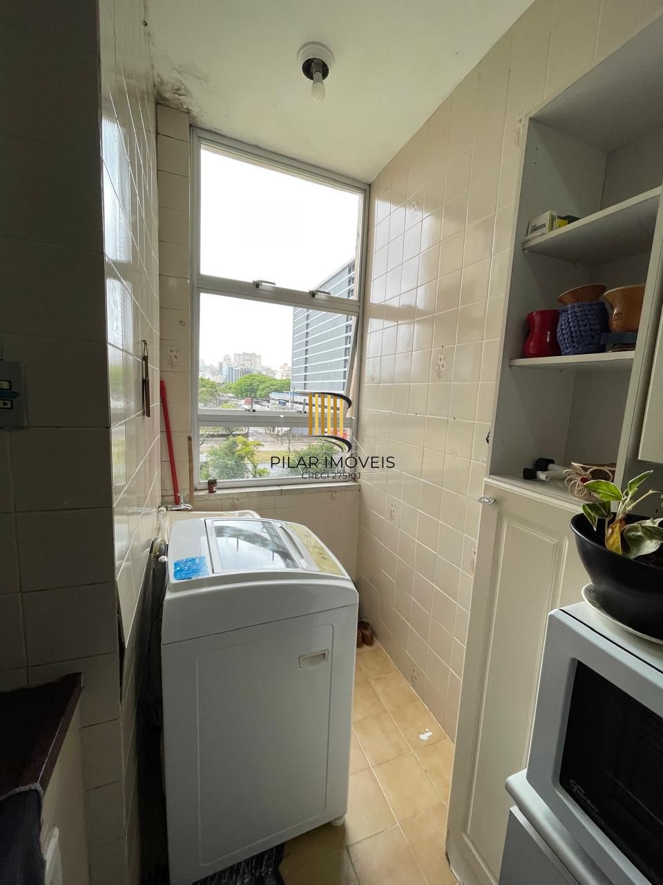 Apartamento de 01 dormitório, semimobiliado, bairro Praia de Belas, em Porto Alegre com 45,19m2!