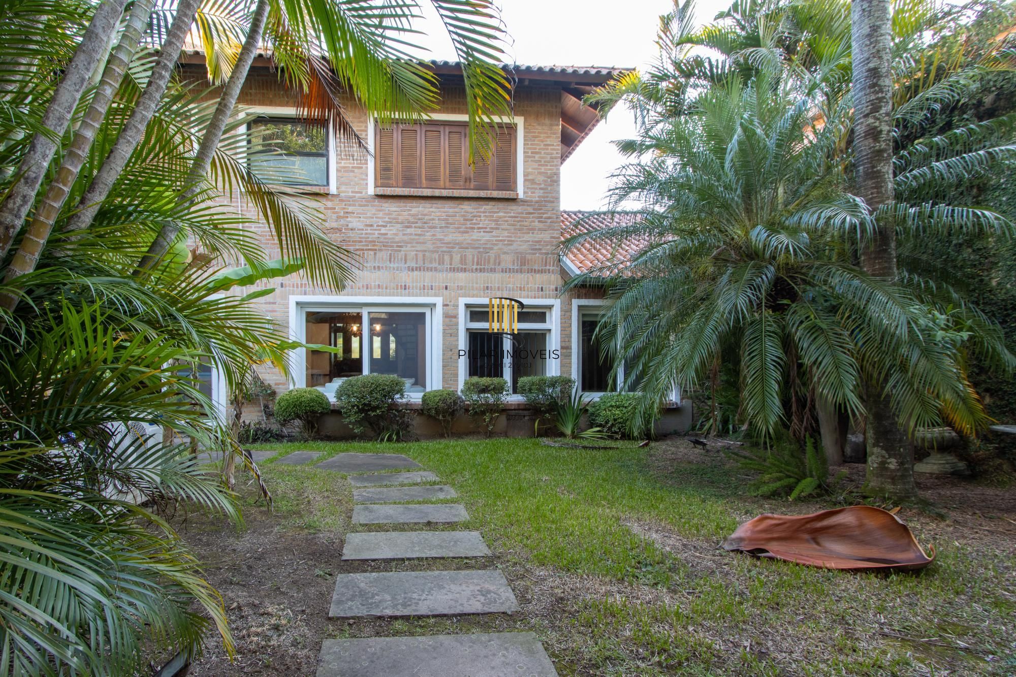 Excelente Casa em Condominio Fechado com 440,60m Dormitórios, sendo 2 Suítess