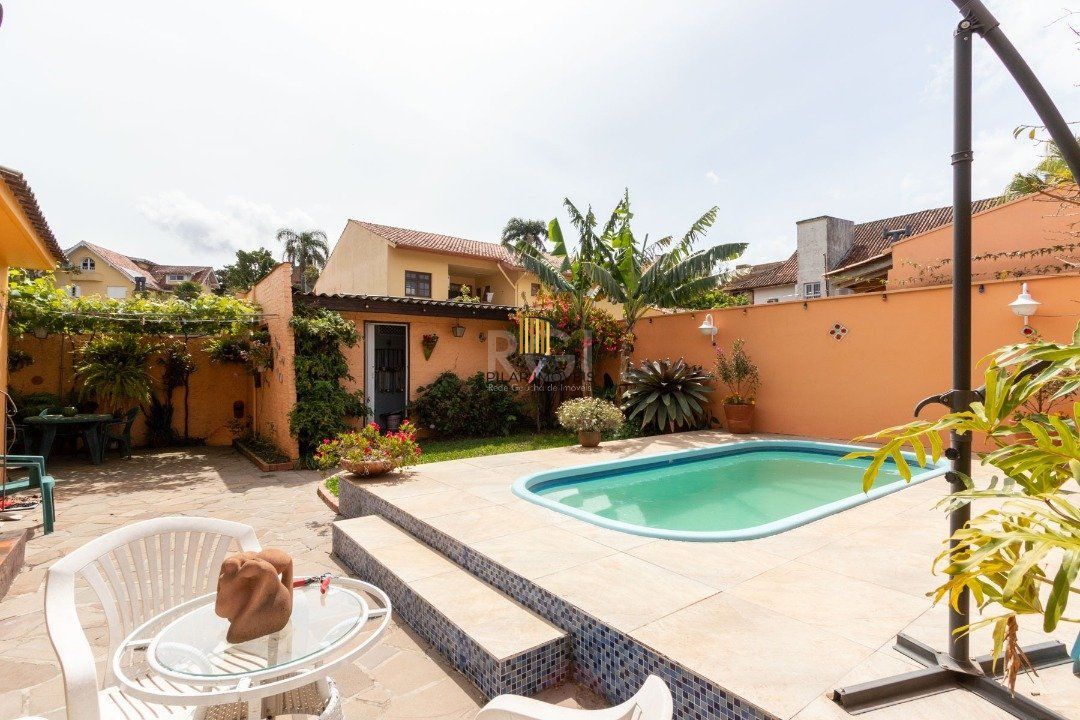 Casa para Venda - 435m², 4 dormitórios, sendo 4 suites, 4 vagas - Cristal