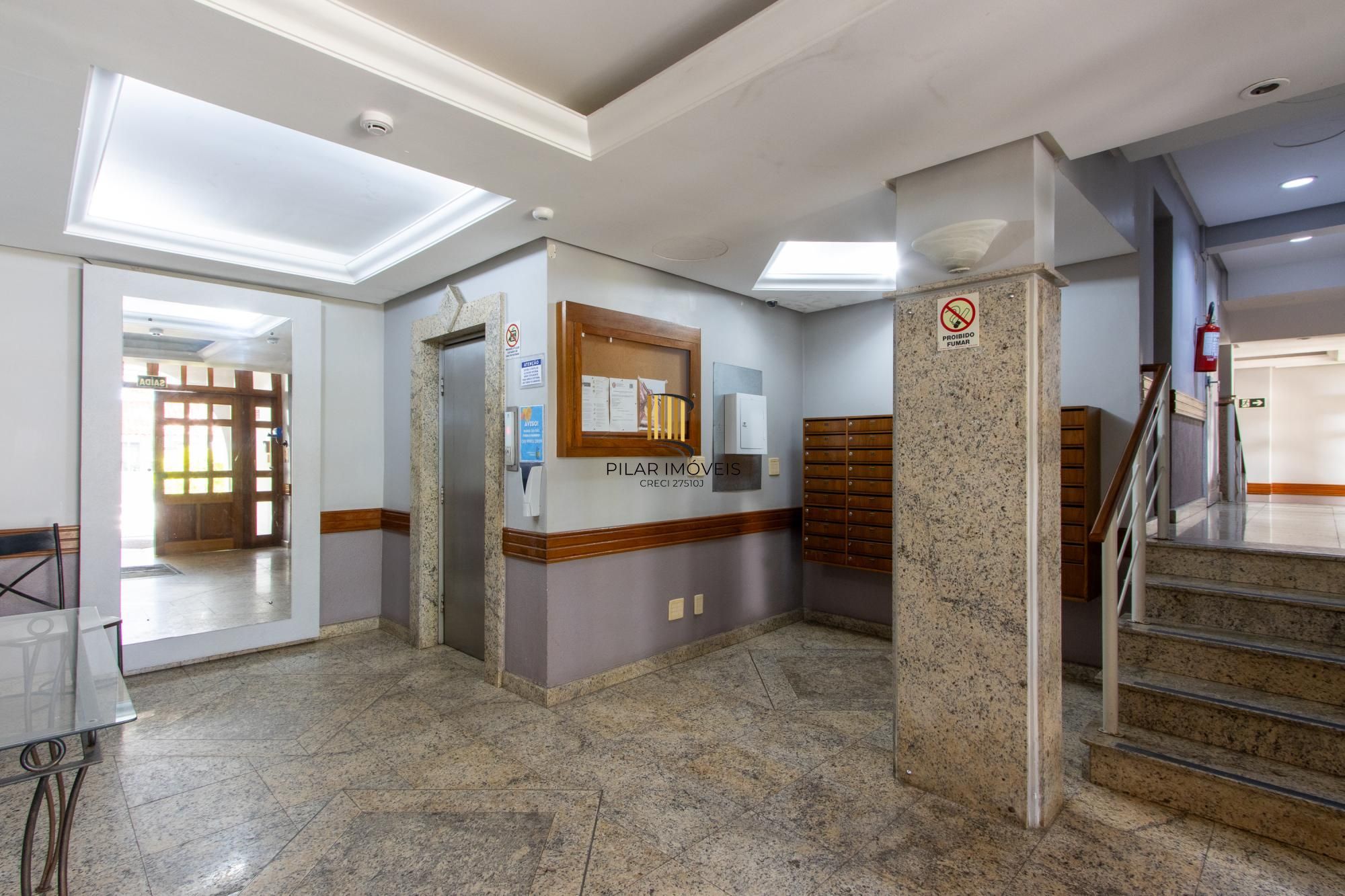 Apartamento 3 quartos, reformado, condomínio com infraestrutura - Bairro Cristal