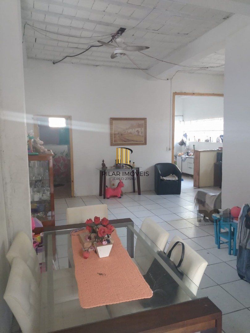 Casa 2 dormitórios no bairro Glória