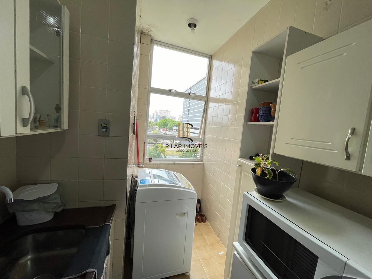 Apartamento de 01 dormitório, semimobiliado, bairro Praia de Belas, em Porto Alegre com 45,19m2!