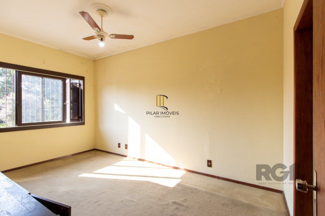 Casa para Venda - 72.6m², 4 dormitórios, sendo 1 suites, 6 vagas - Camaquã