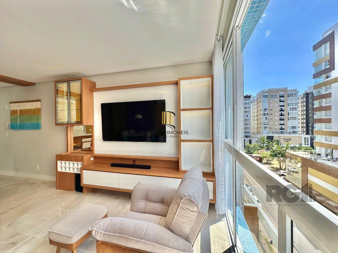 APARTAMENTO À VENDA COM SACADA DE FRENTE
