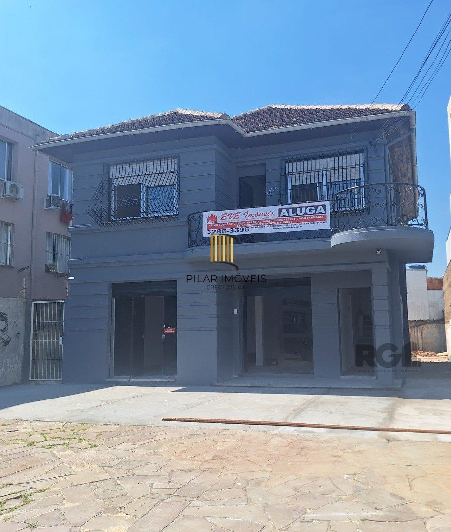 Casa 5 dormitórios no bairro Azenha