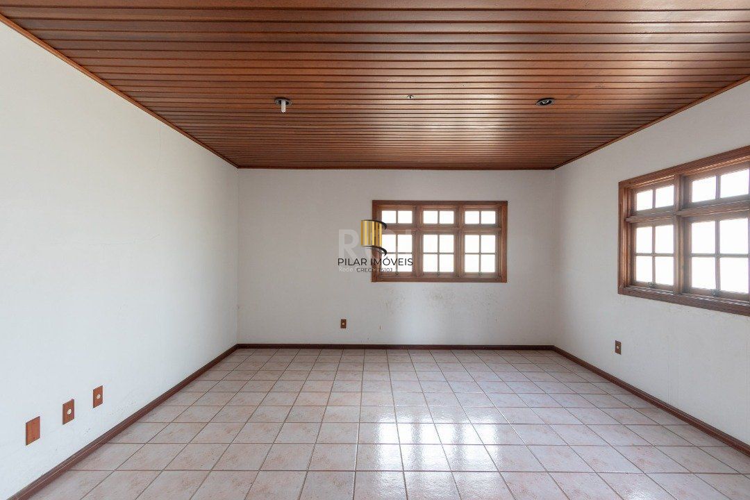 Casa para Venda - 460m², 4 dormitórios, sendo 1 suites, 4 vagas - Cristal