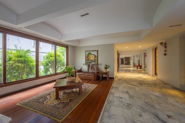 Cobertura no Bairro Auxiliadora, 3 dormitórios, 1 suíte, churrasqueira e vaga coberta.