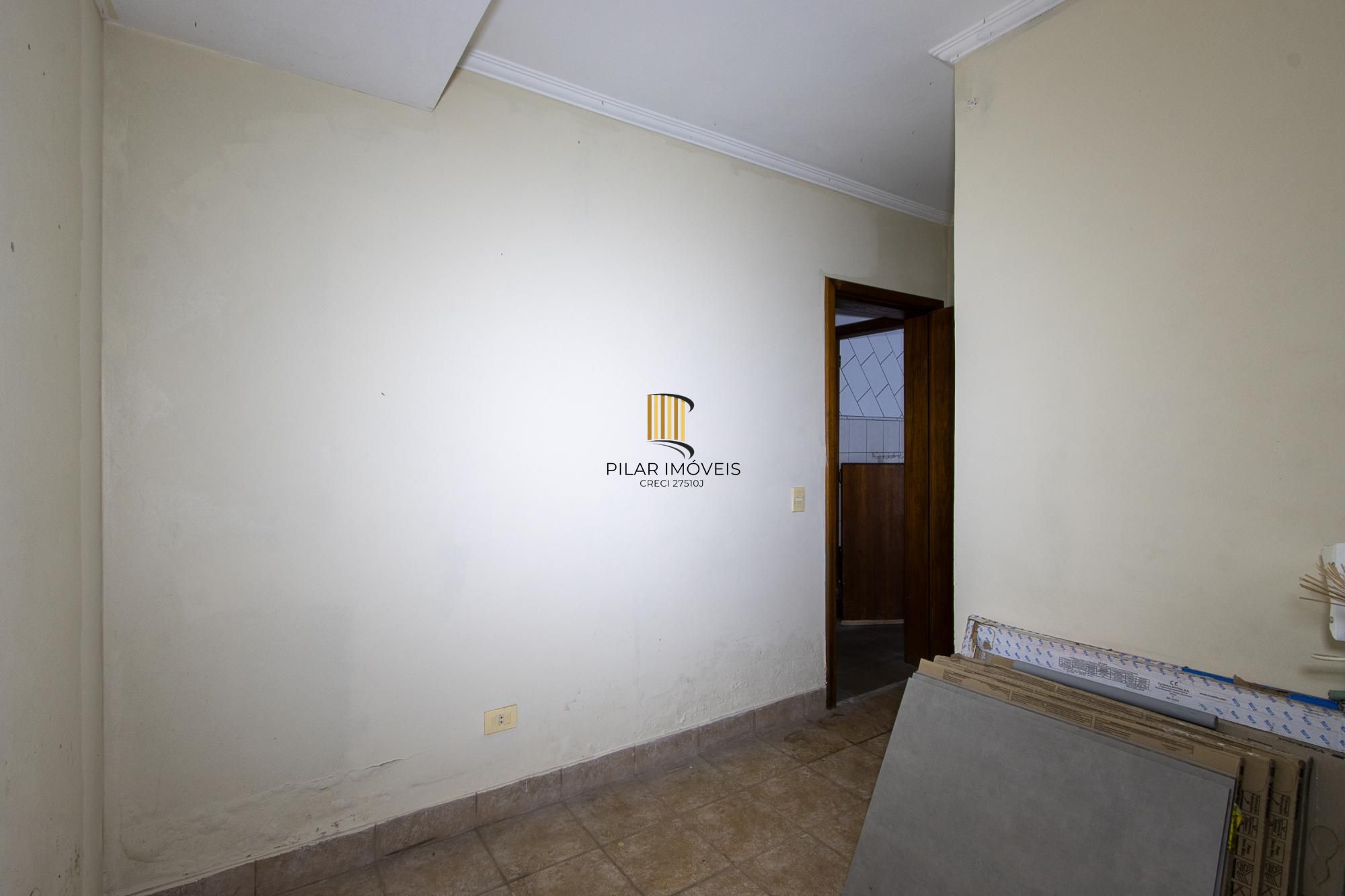 Casa em condominio Zona Sul, desocupada