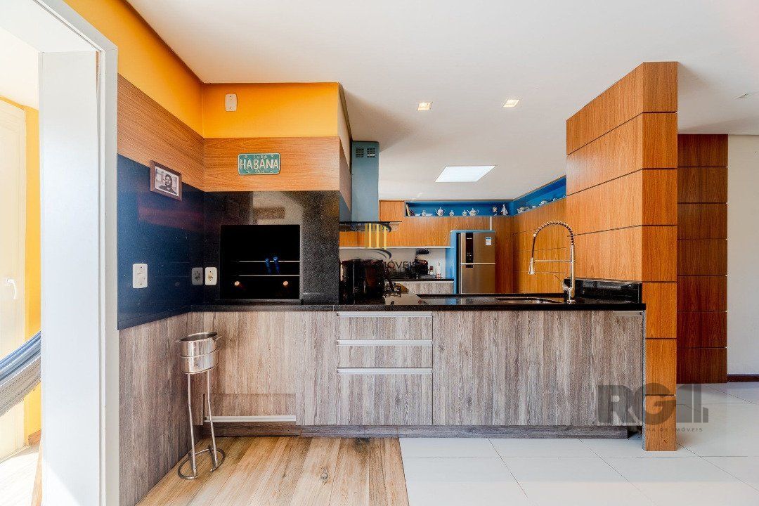 Casa de Condomínio 3 dormitórios no bairro Hípica