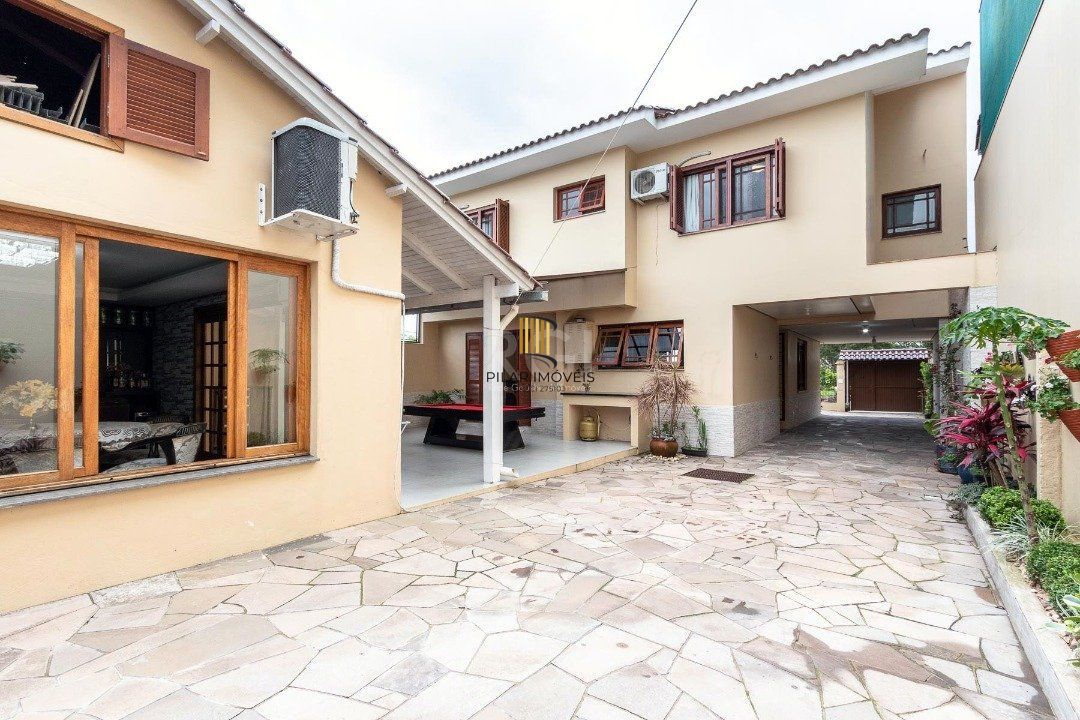 Casa para Venda - 293.76m², 3 dormitórios, sendo 1 suites, 6 vagas - Guarujá