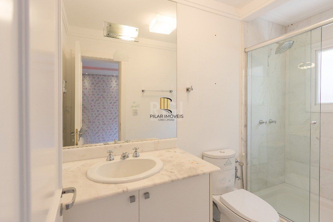 Casa Condominio para Venda - 380m², 3 dormitórios, sendo 3 suites, 4 vagas - Pedra Redonda