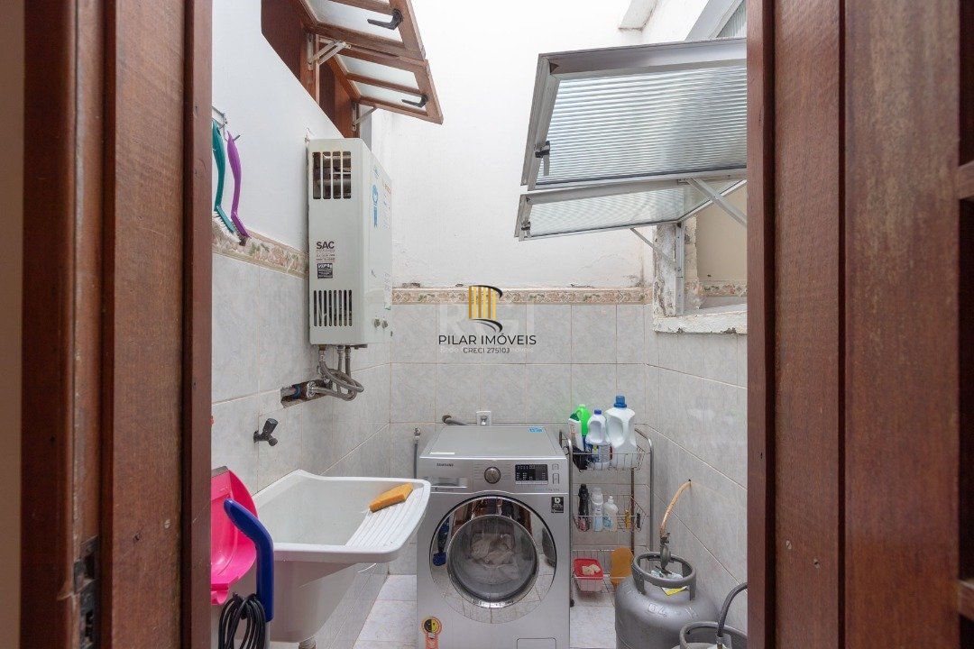 Casa para Venda - 246m², 3 dormitórios, sendo 1 suites, 3 vagas - Imperial Parque