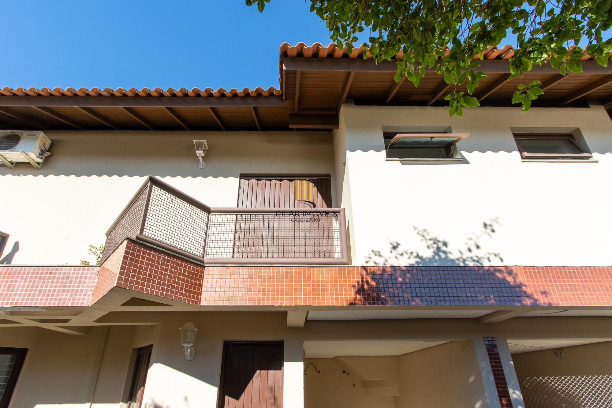 Casa em condomínio, com 3 dormitórios,