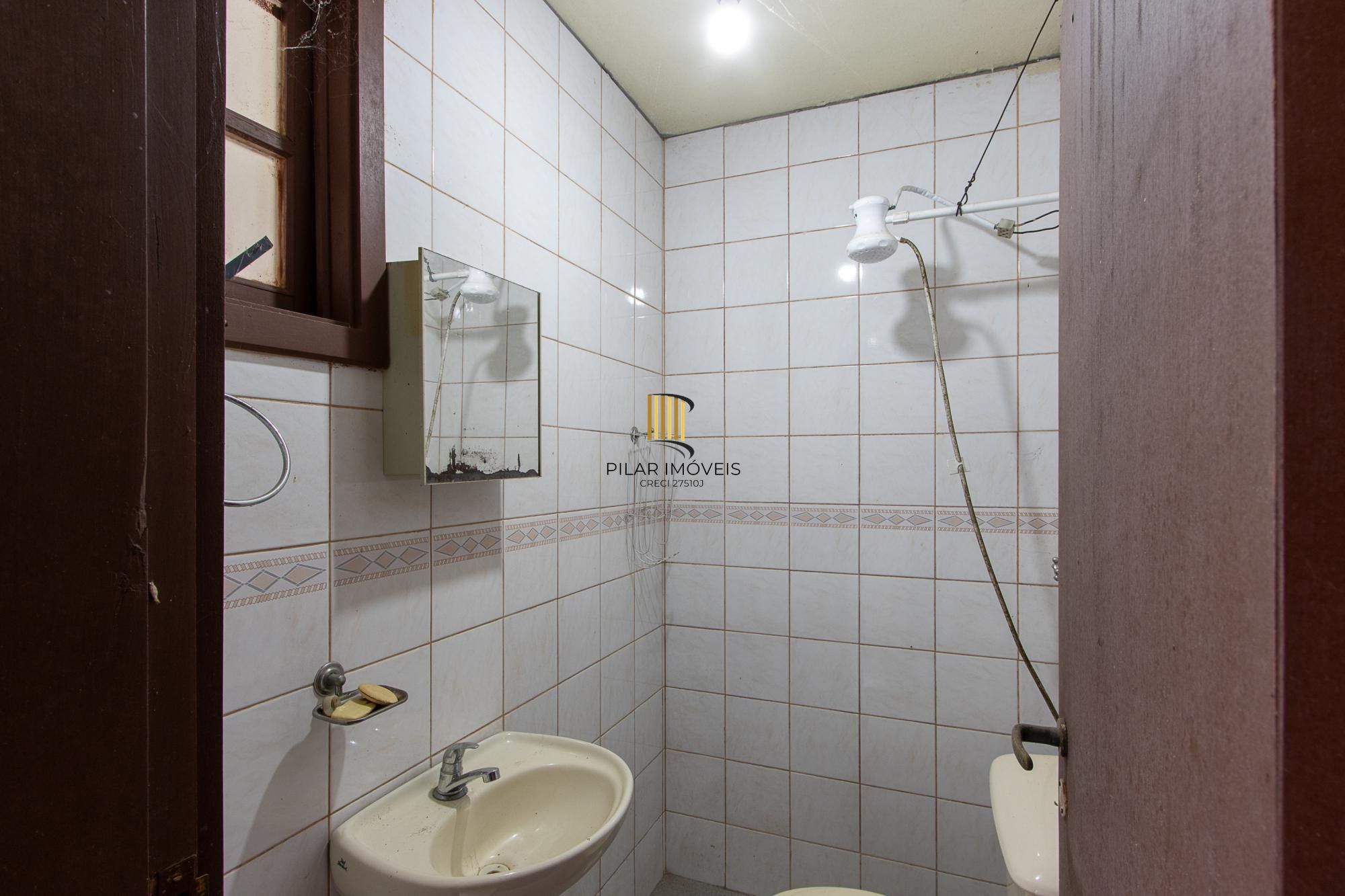 Casa 4 dormitórios no bairro Vila Nova