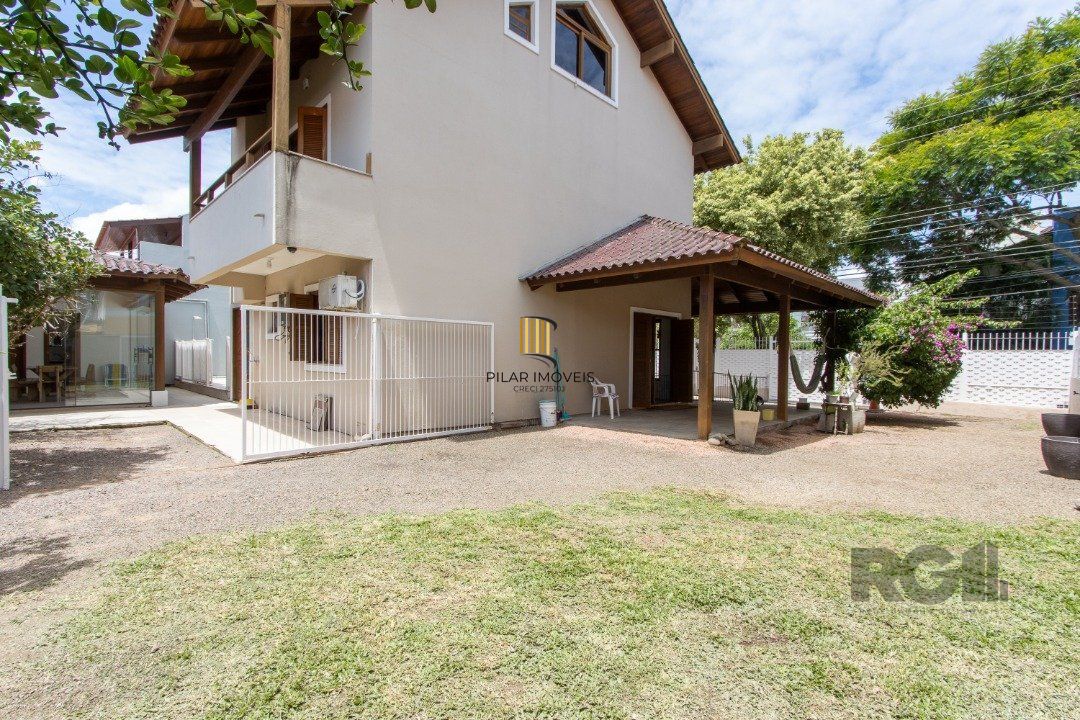 Casa 4 dormitórios no bairro Hípica