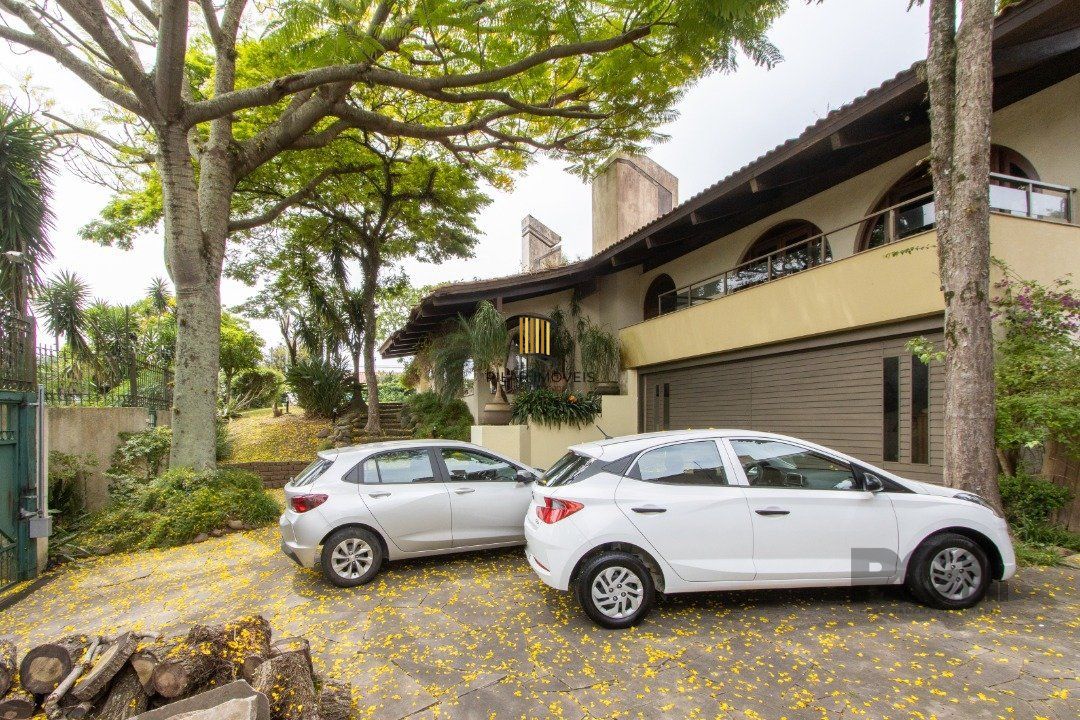 Casa para Venda - 645m², 4 dormitórios, sendo 4 suites, 11 vagas - Tristeza