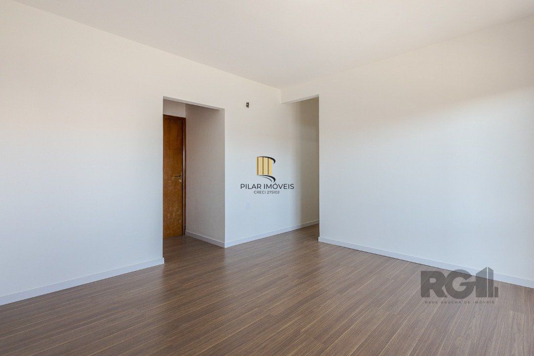 Casa 103m² - 3 dormitórios, 1 suíte, piscina, 2 vagas no bairro Hípica