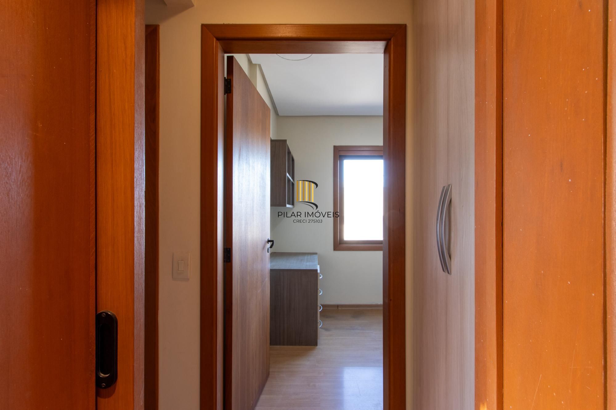 COBERTURA 2 QUARTOS, 2 VAGAS INDIVIDUAIS ESCRITURADAS, ELEVADOR - BAIRRO SANTO ANTONIO