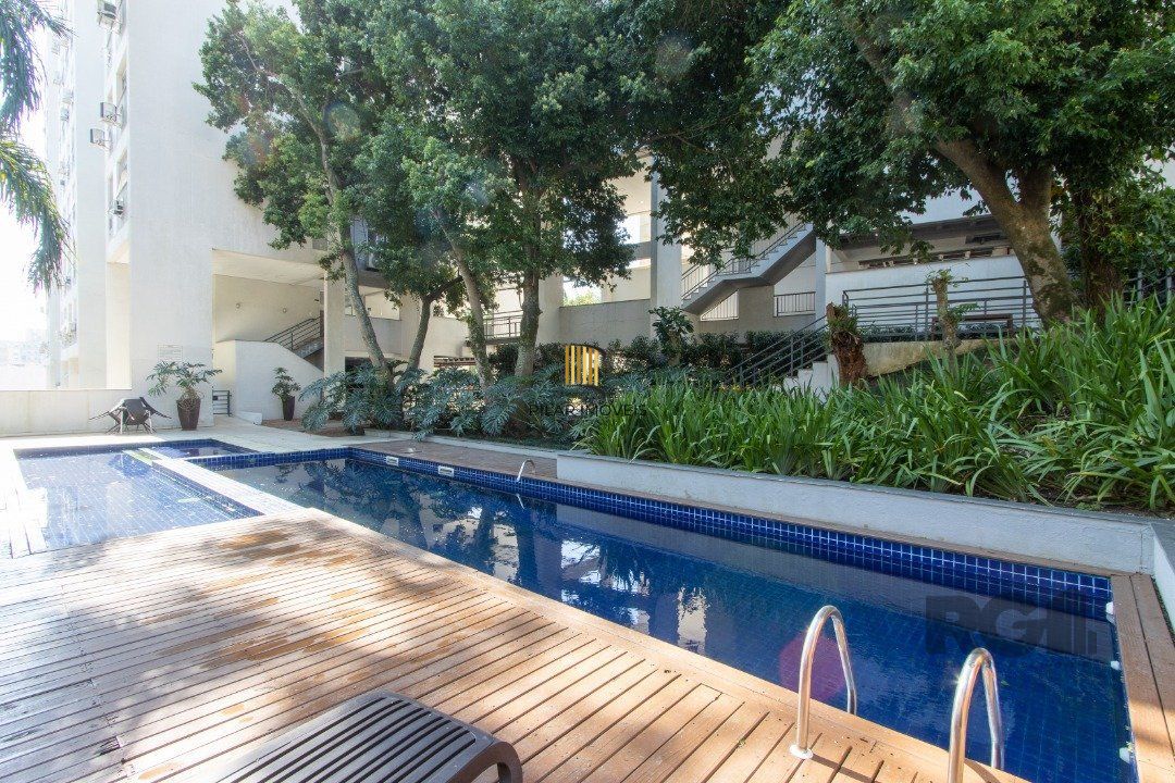 Apartamento semi-mobiliado, com área privada de 50,95 M2