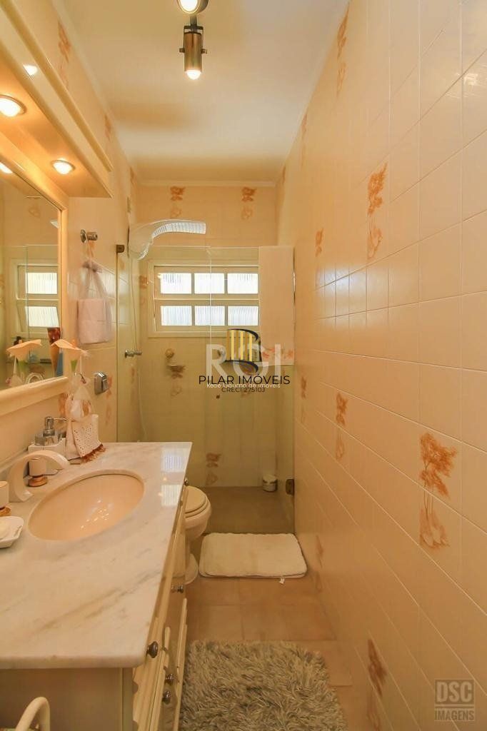 casa Living para 3 ambientes com lavabo, cozinha com pia e armários planejados