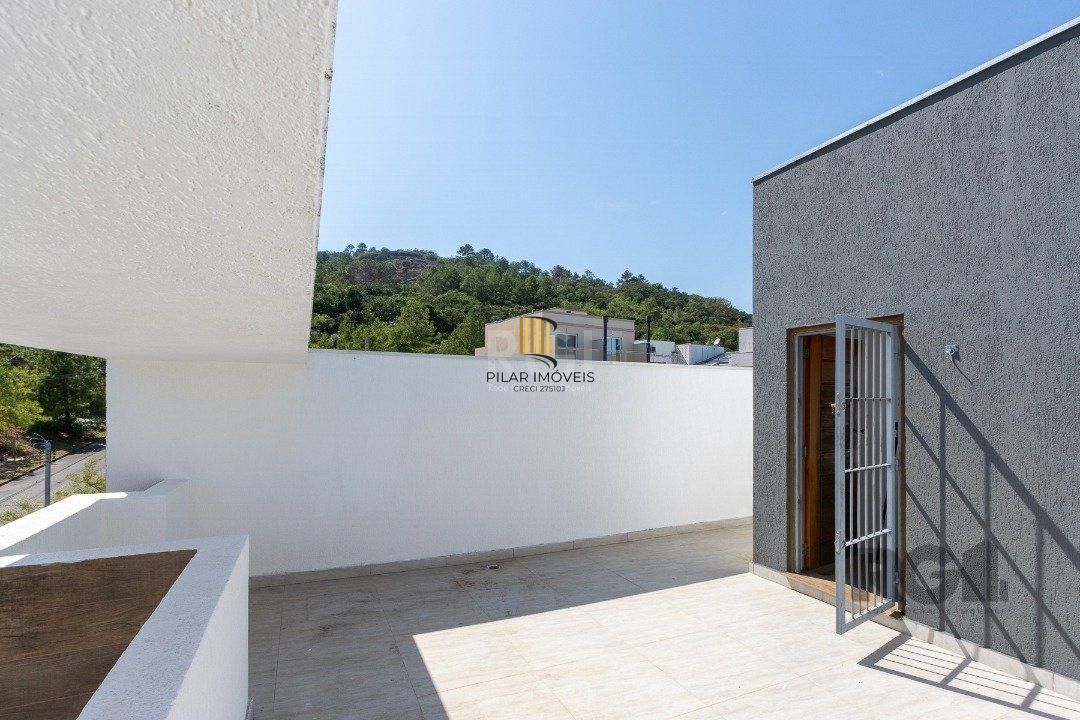 Casa 3 dormitórios no bairro Guarujá