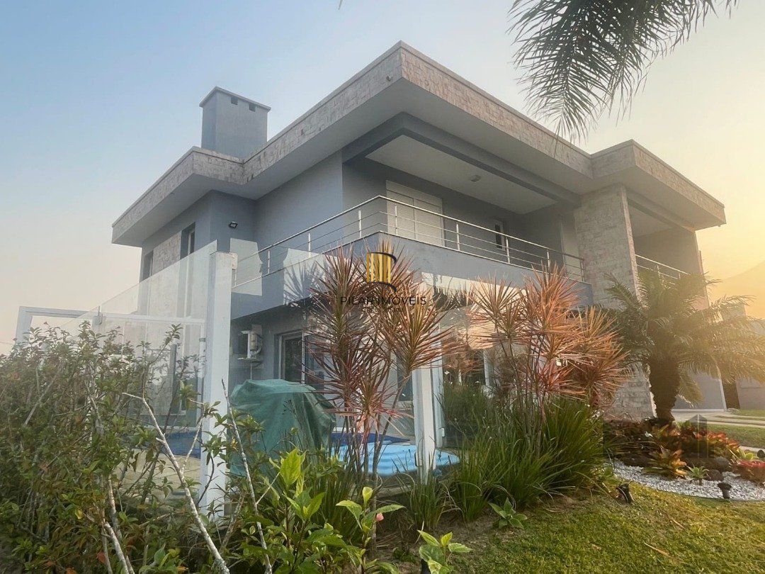 Casa de Condomínio 5 dormitórios no bairro Atlântida Sul