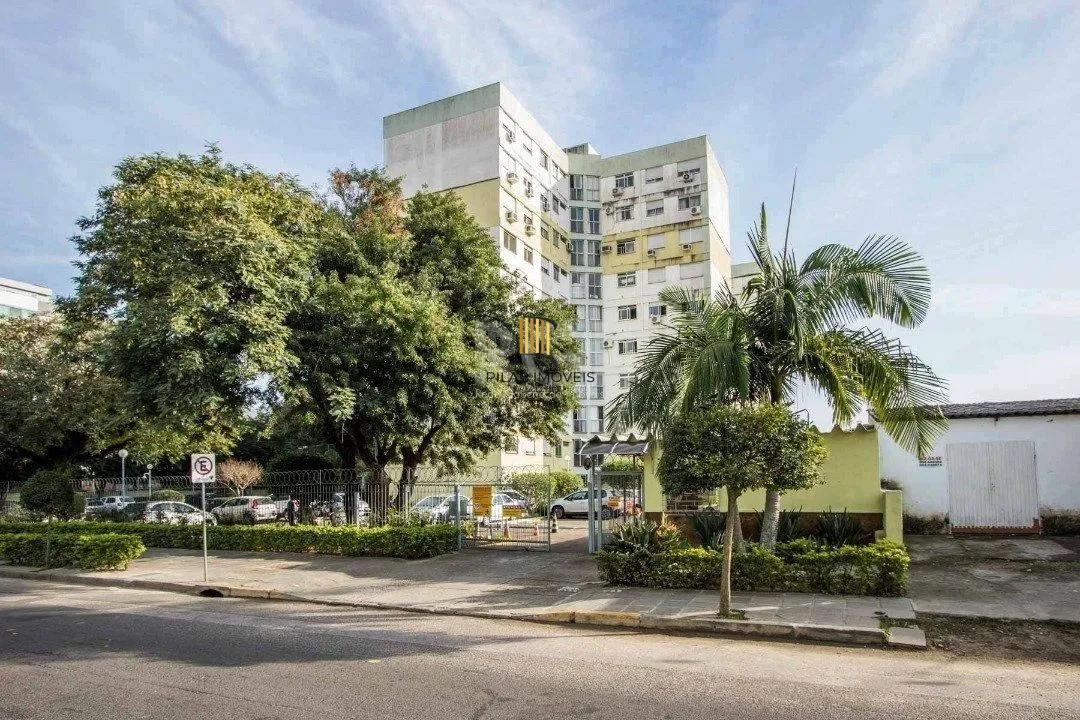 Apartamento de 2 dormitórios e 1 vaga de garagem no bairro Cristal.