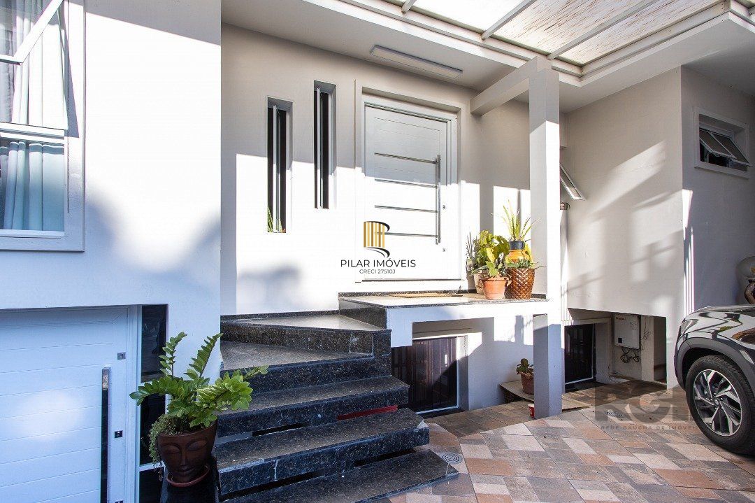 Casa 6 dormitórios no bairro Cristal