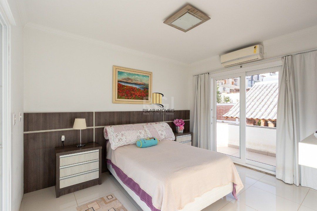 Casa para Venda - 377m², 4 dormitórios, sendo 3 suites, 3 vagas - Guarujá
