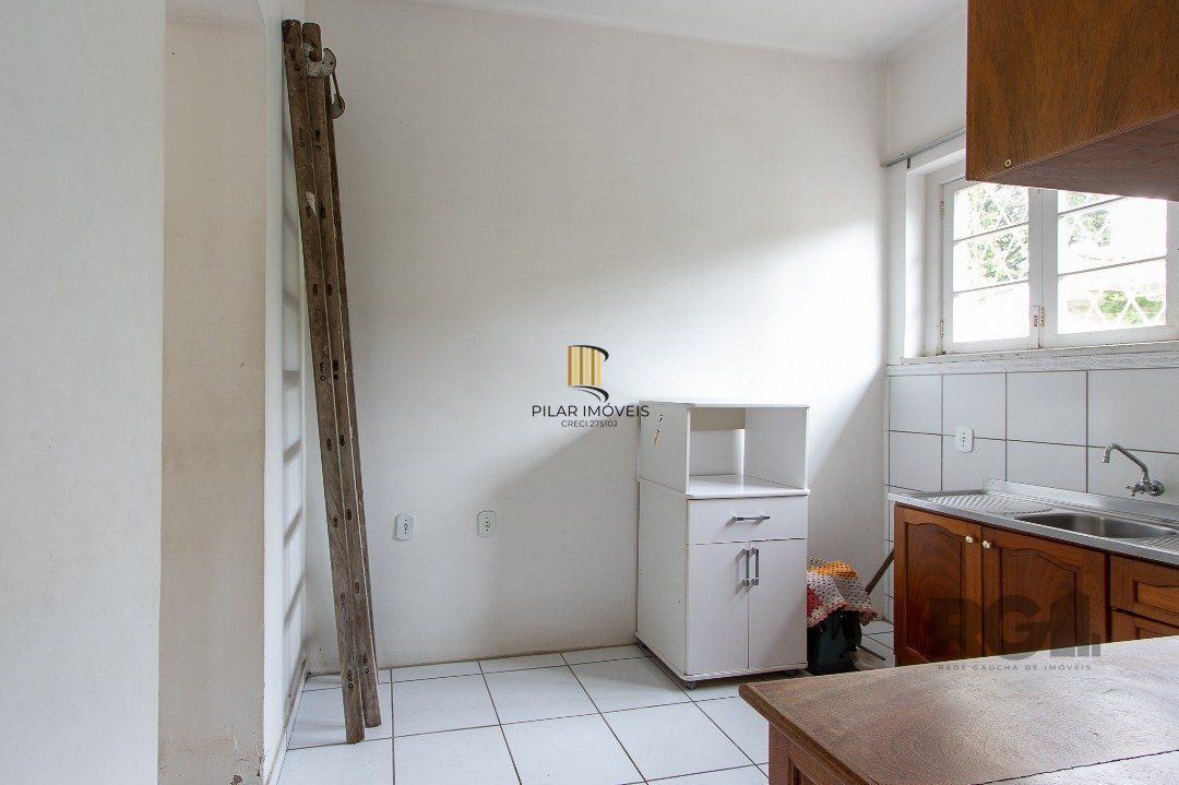 Casa 5 dormitórios no bairro Ipanema