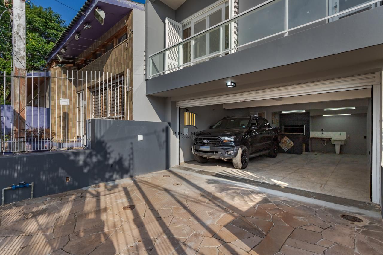 Casa de 3 dormitórios á venda no Jardim Lindóia em Porto Alegre