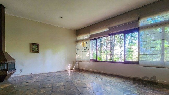 casa à venda no bairro Menino Deus em Porto Alegre. Com 160m² de área privativa