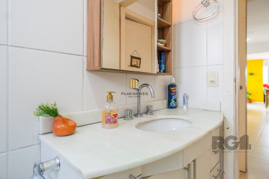 Cobertura Horizontal,  3 quartos, 1 suite, piscina, condominio com infra, 2 vagas - Bairro Tristeza
