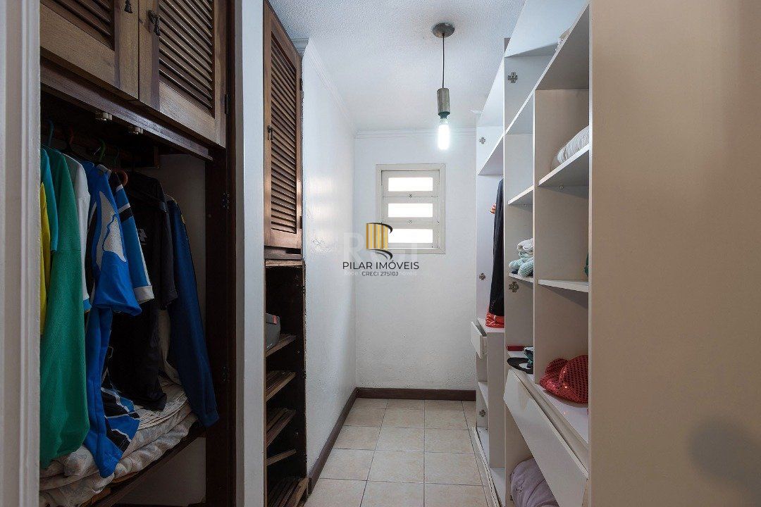 Casa para Venda - 320m², 5 dormitórios, sendo 2 suites, 3 vagas - Tristeza