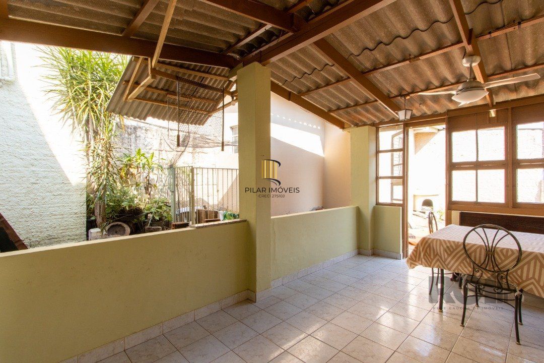 Casa em condomínio aberto, 3 quartos, edicula com 1 quarto - Bairro Santa Tereza