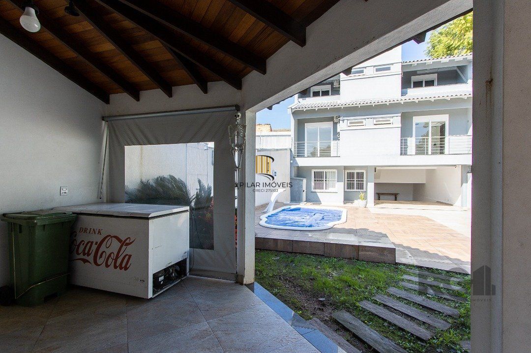 Casa 4 dormitórios no bairro Nonoai