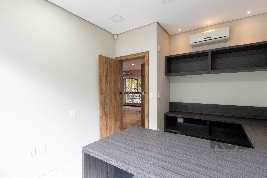 Excelente casa comercial com aproximadamente 300m² de área construída