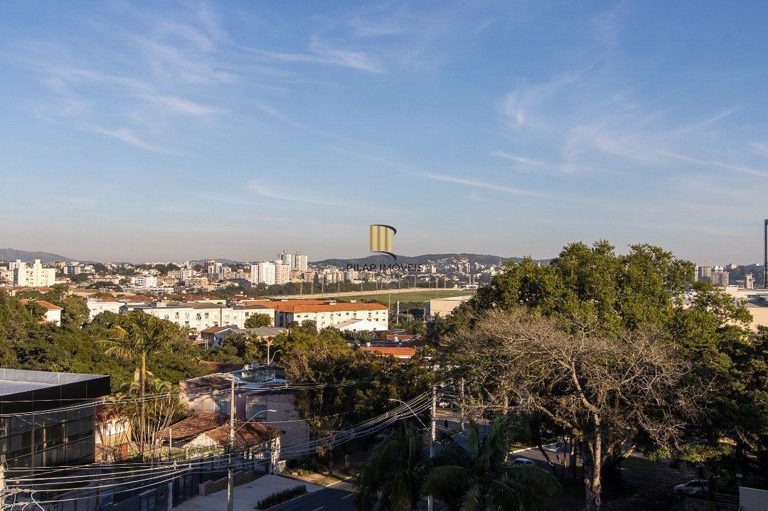 Casa 6 dormitórios no bairro Cristal