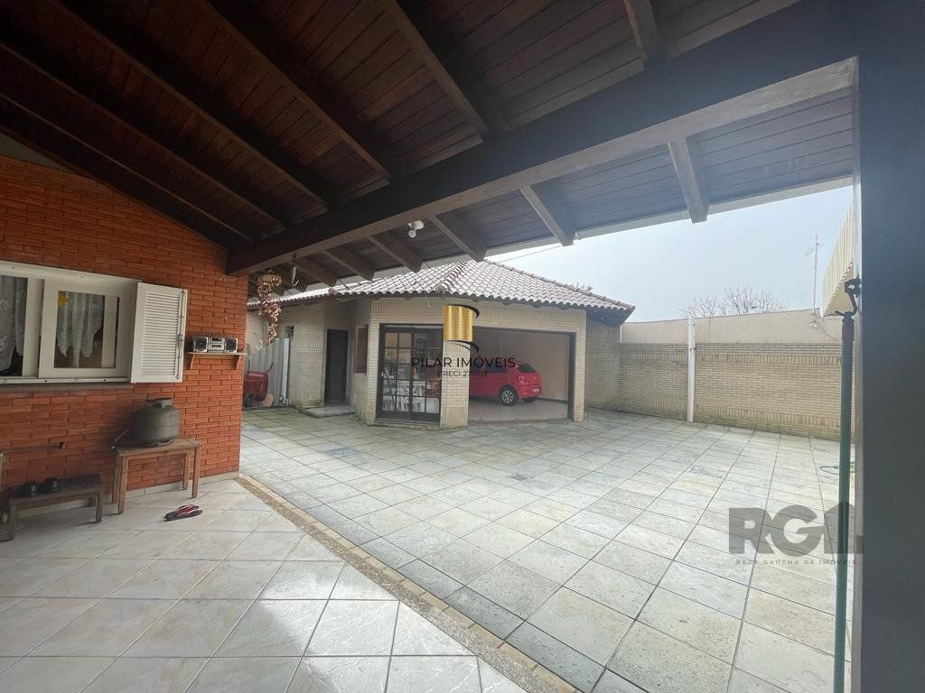 Casa com 6 dormitórios em Atlântida