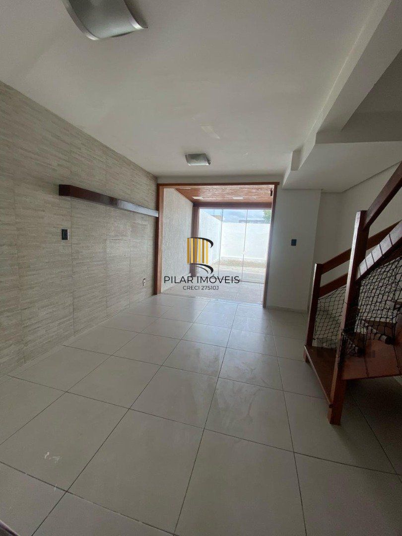 Casa 3 dormitórios no bairro Guarujá