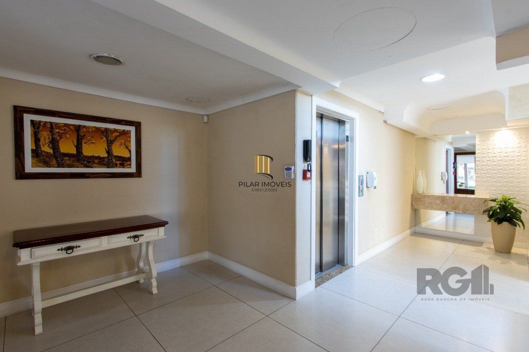 Apartamento, 2 dormitórios, bairro Cristal.