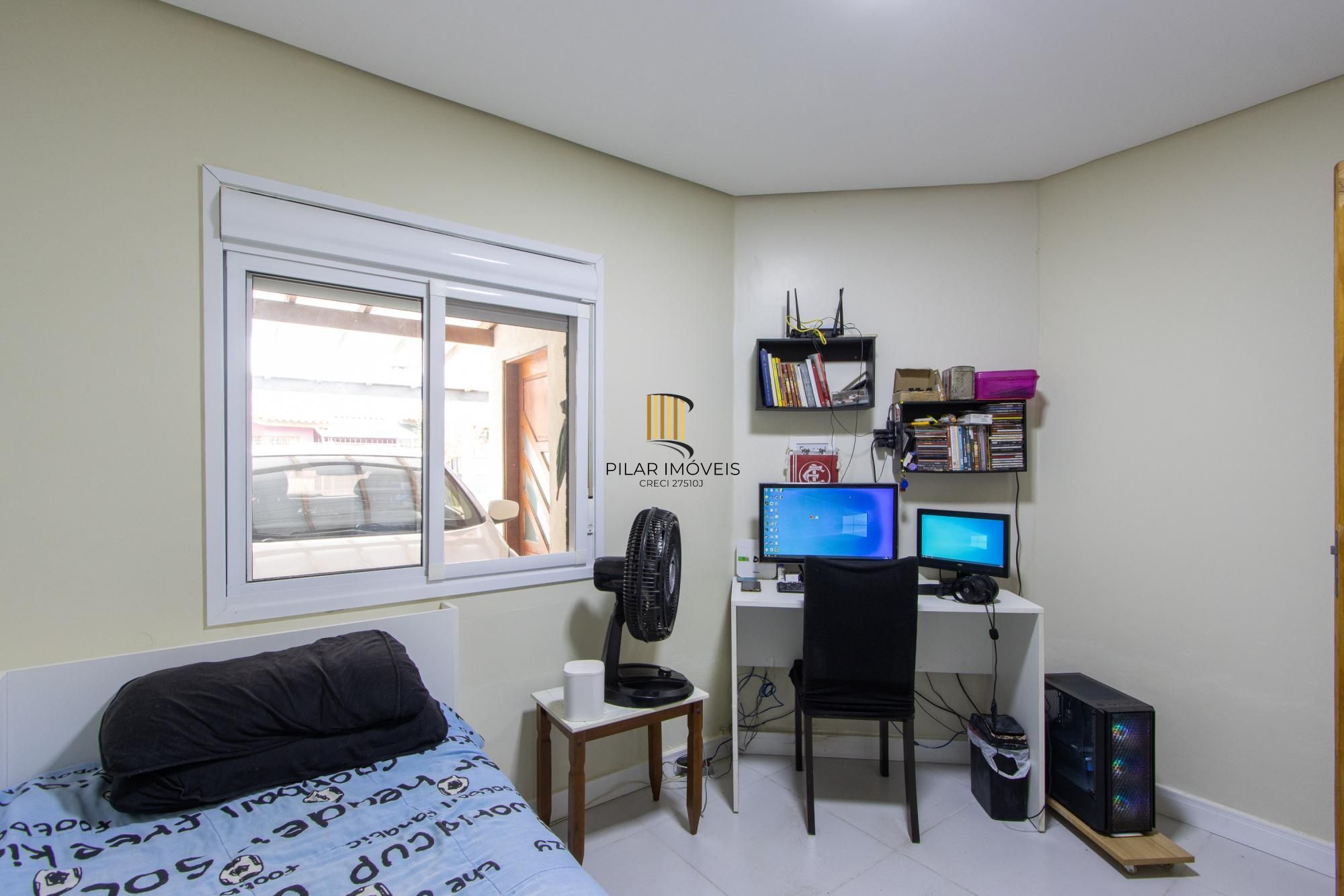 Casa terrea de 2 dormitórios, em excelente localização, amplo pátio e local tranquilo.