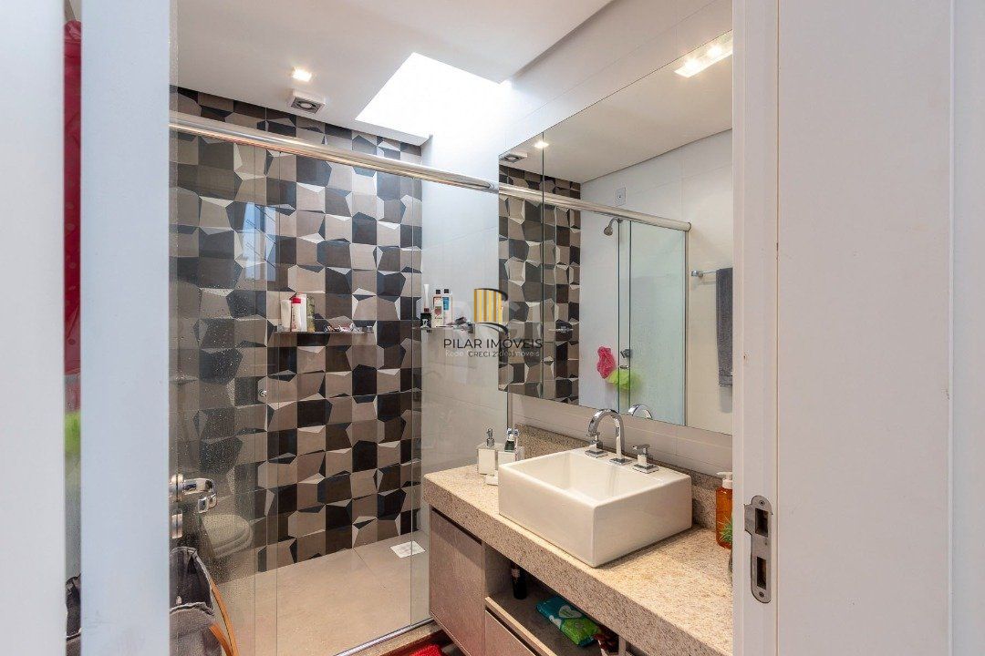 Casa Condominio para Venda - 202m², 3 dormitórios, sendo 1 suites, 2 vagas - Tristeza