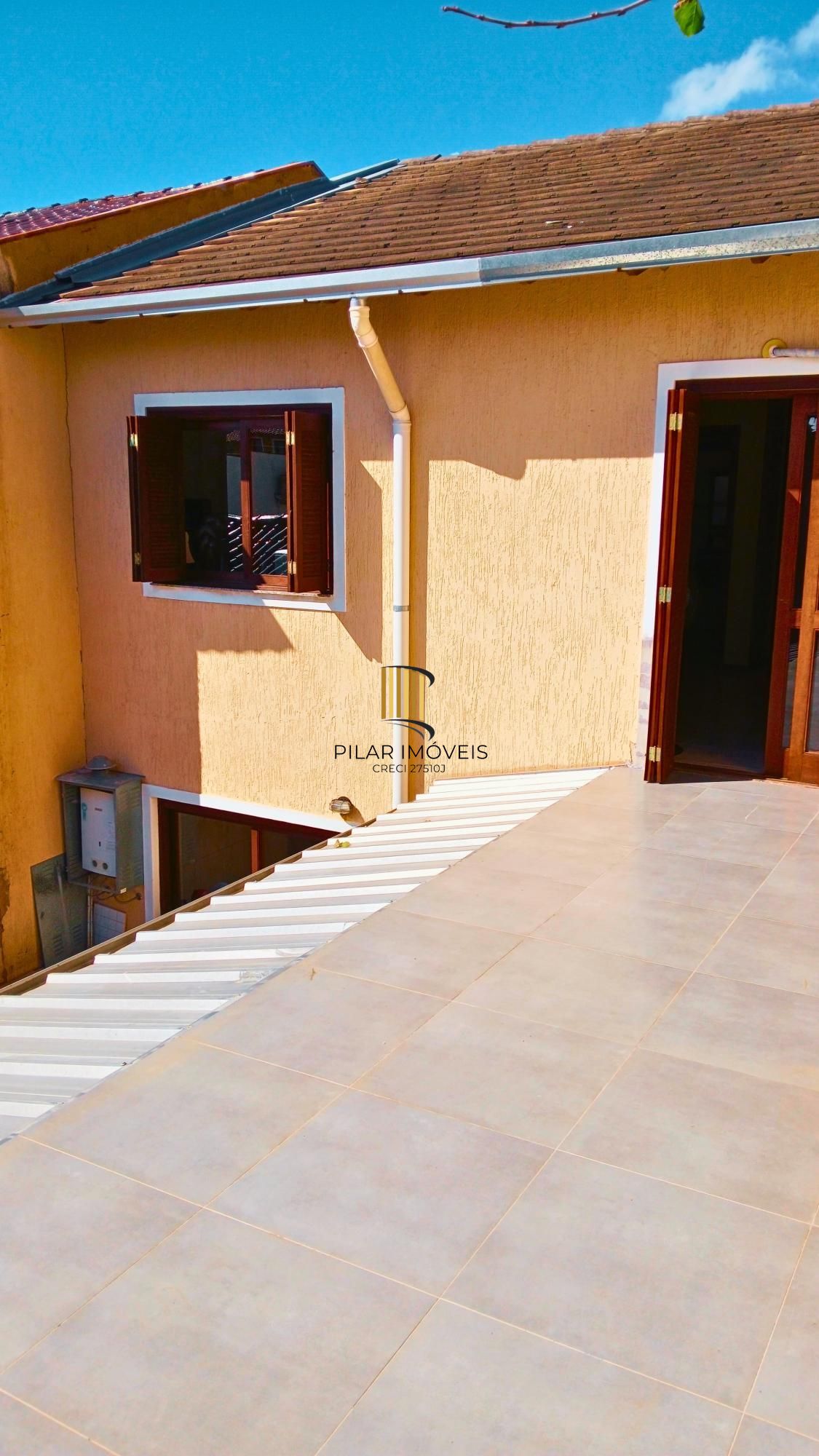 Casa aconchegante com 3 dormitórios, piscina e lareira