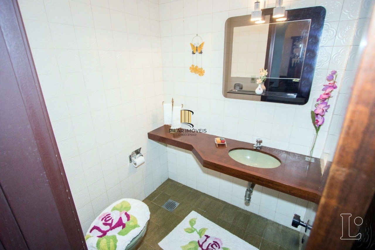 Casa para Venda - 485m², 4 dormitórios, sendo 1 suites, 3 vagas - Cristal