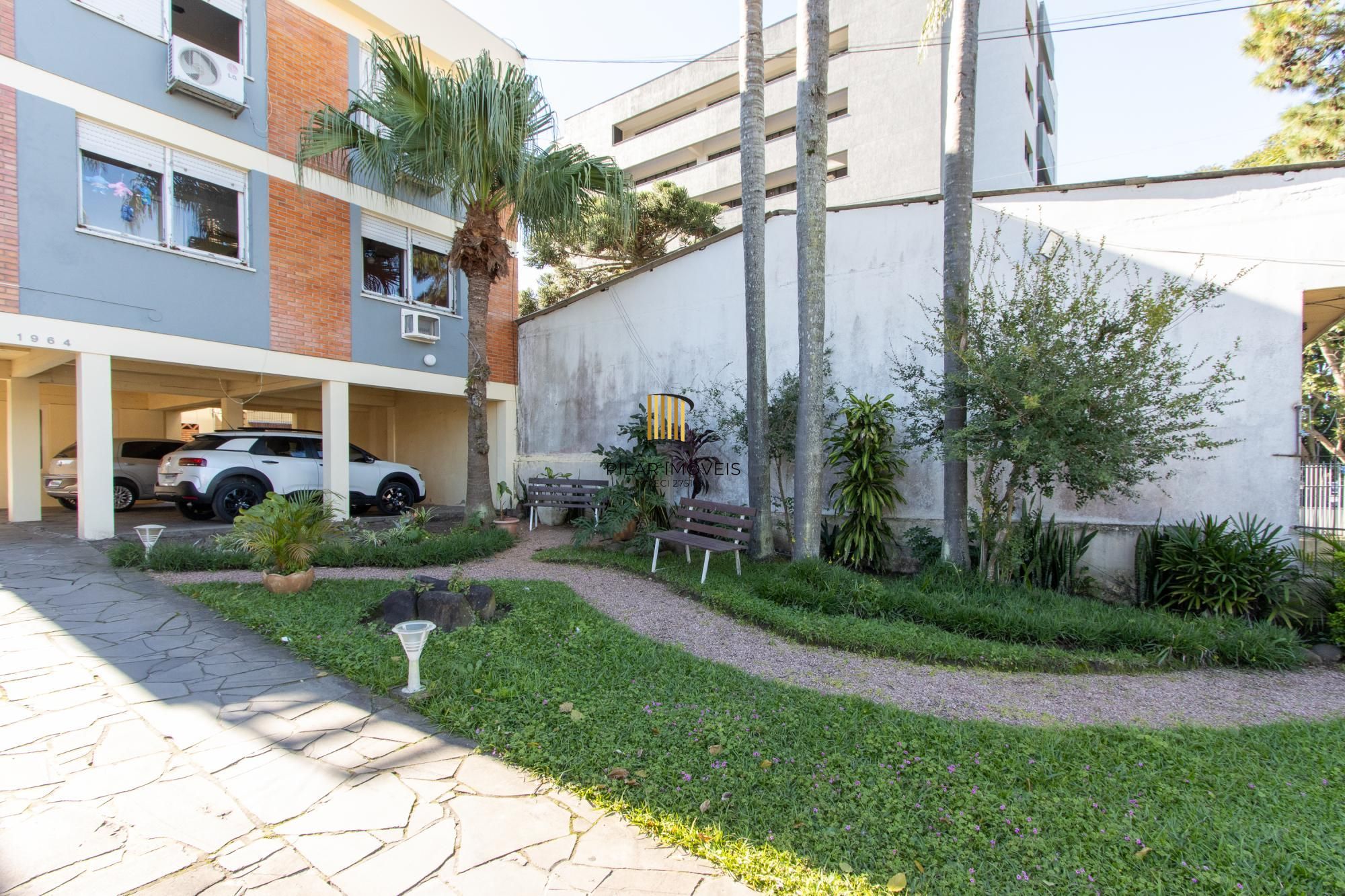 Apartamento com 88m², 2 dormitórios, 1 suíte, vaga coberta, no bairro Tristeza.