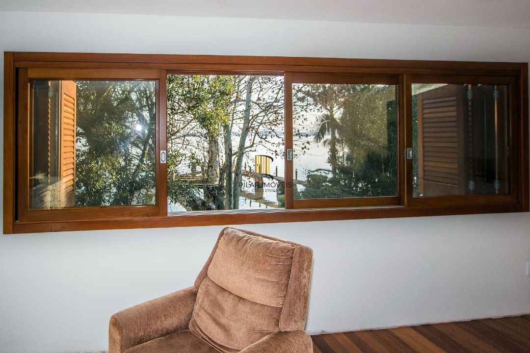 Casa para Venda - 420m², 4 dormitórios, sendo 3 suites, 5 vagas - Tristeza