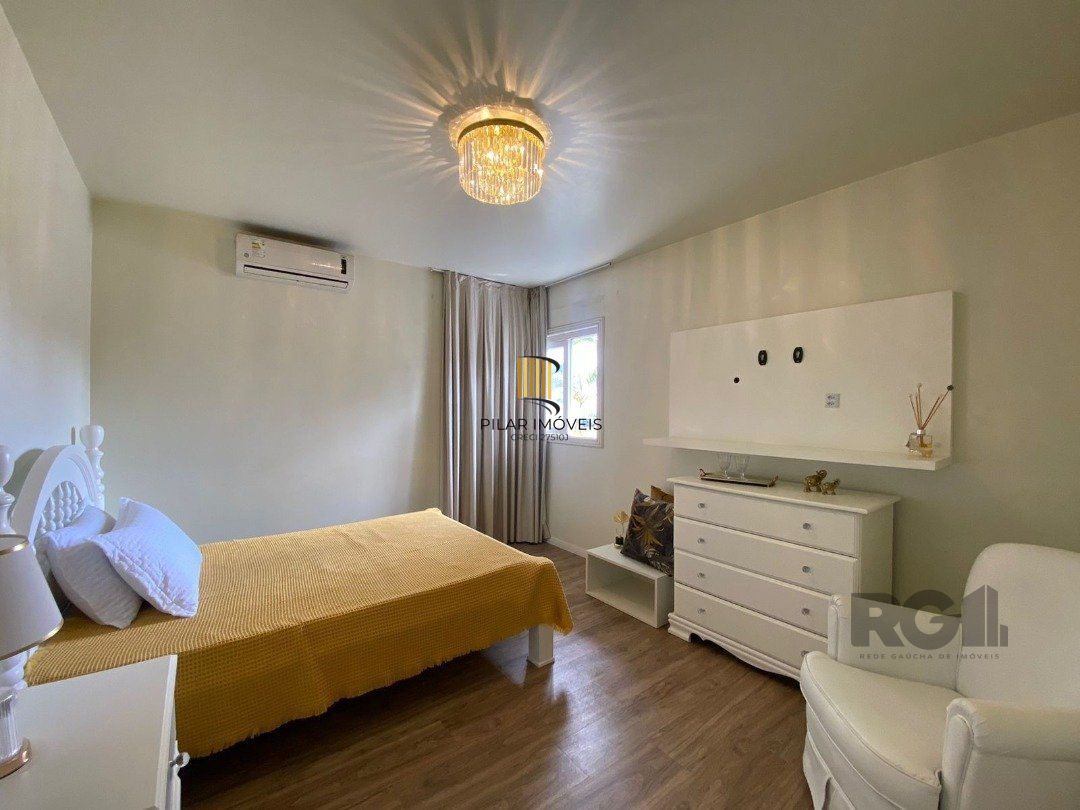 Casa 4 dormitórios no bairro Zona Nova