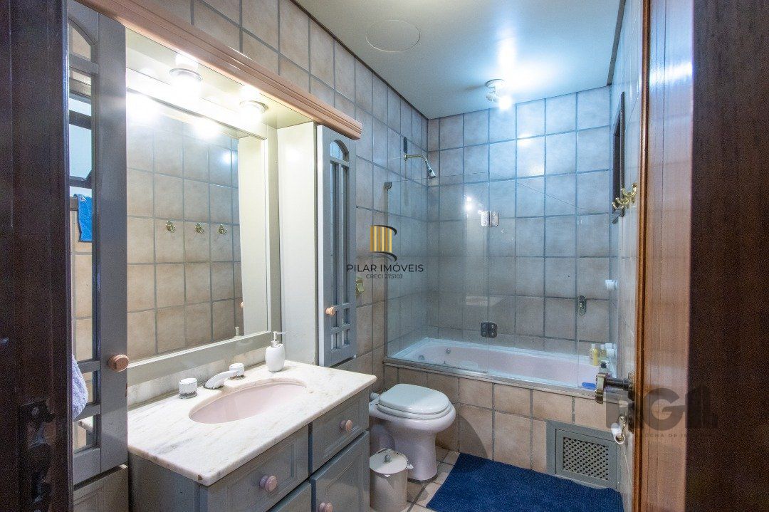 Casa para Venda - 500m², 4 dormitórios, sendo 1 suites, 4 vagas - Coronel Aparício Borges