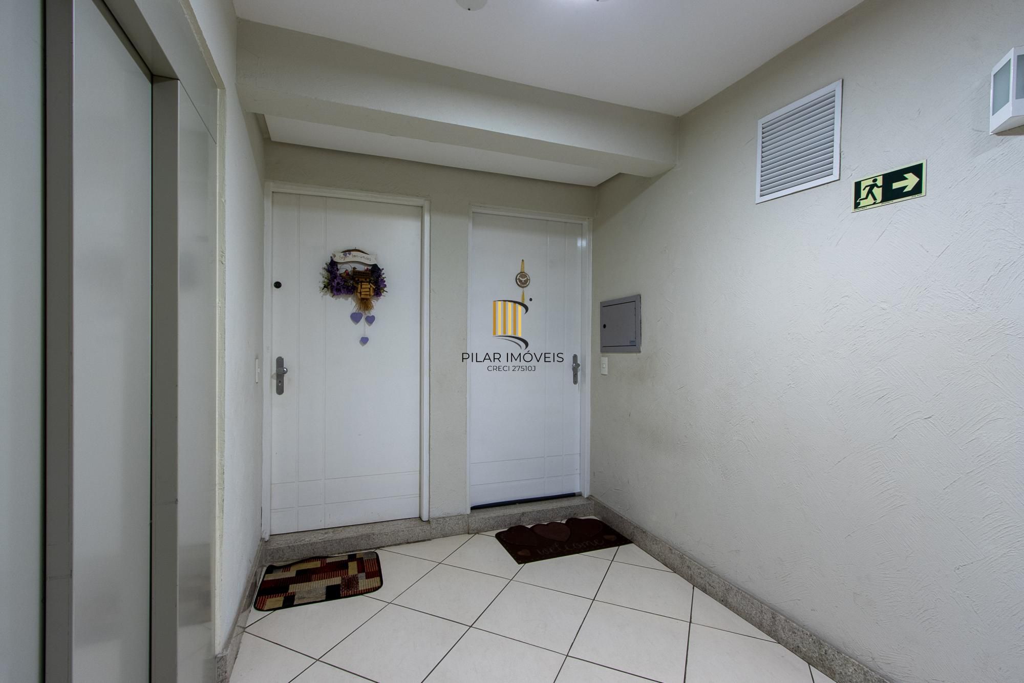 Apartamento com 2 dormitórios no bairro Cavalhada